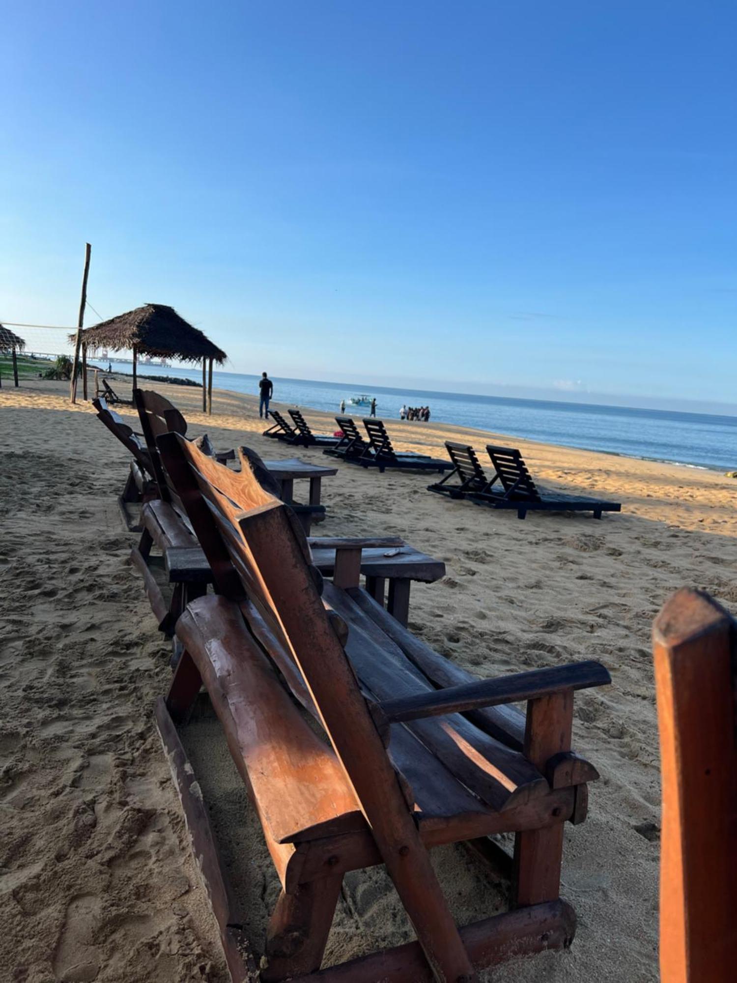 Omeesha Beach Hotel Калпития Екстериор снимка
