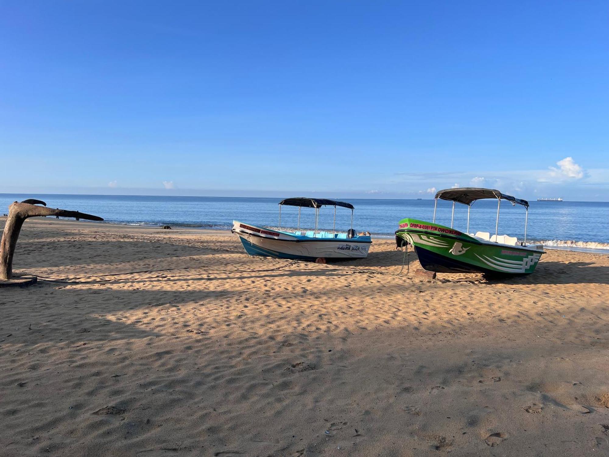 Omeesha Beach Hotel Калпития Екстериор снимка