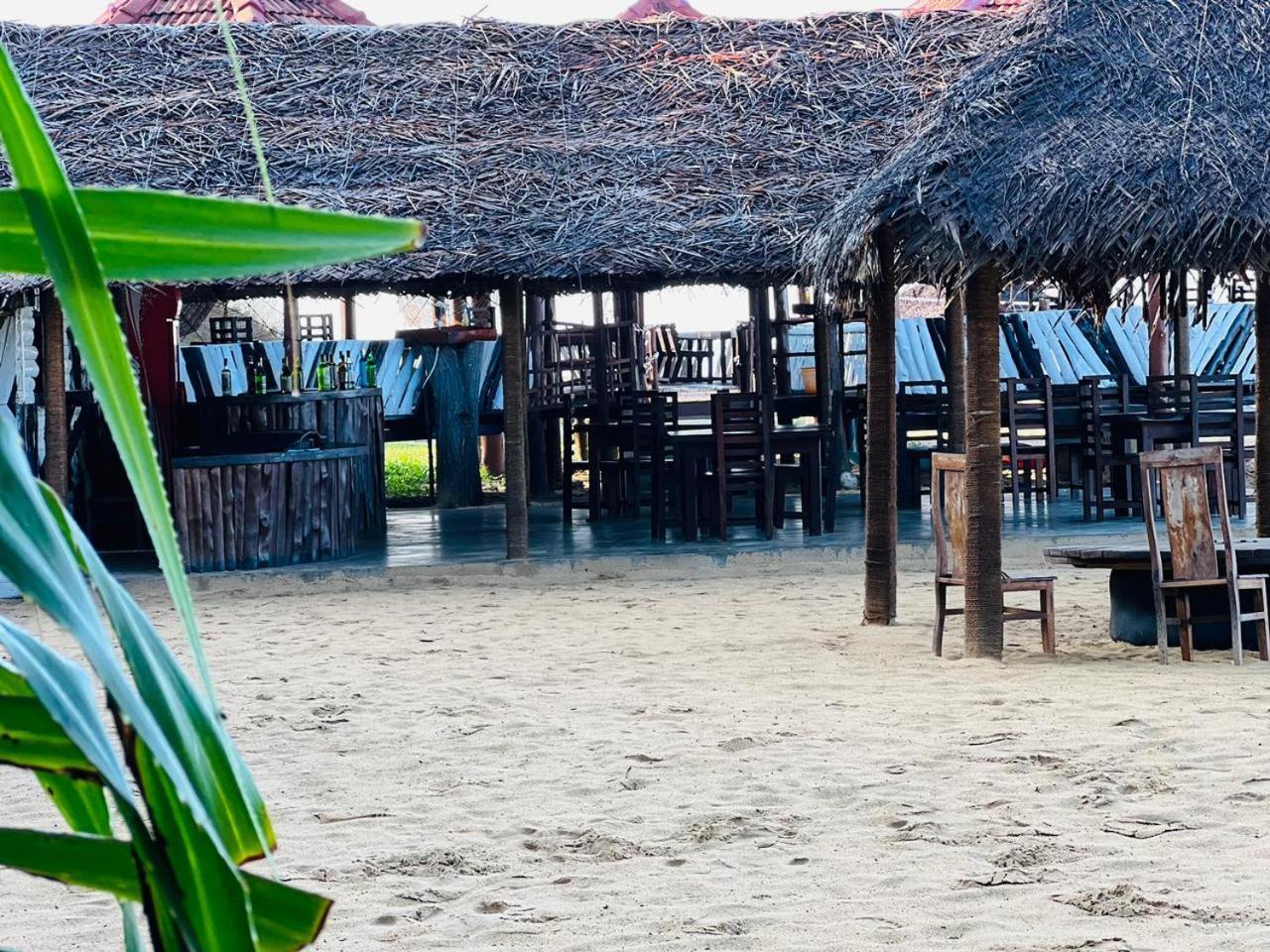 Omeesha Beach Hotel Калпития Екстериор снимка