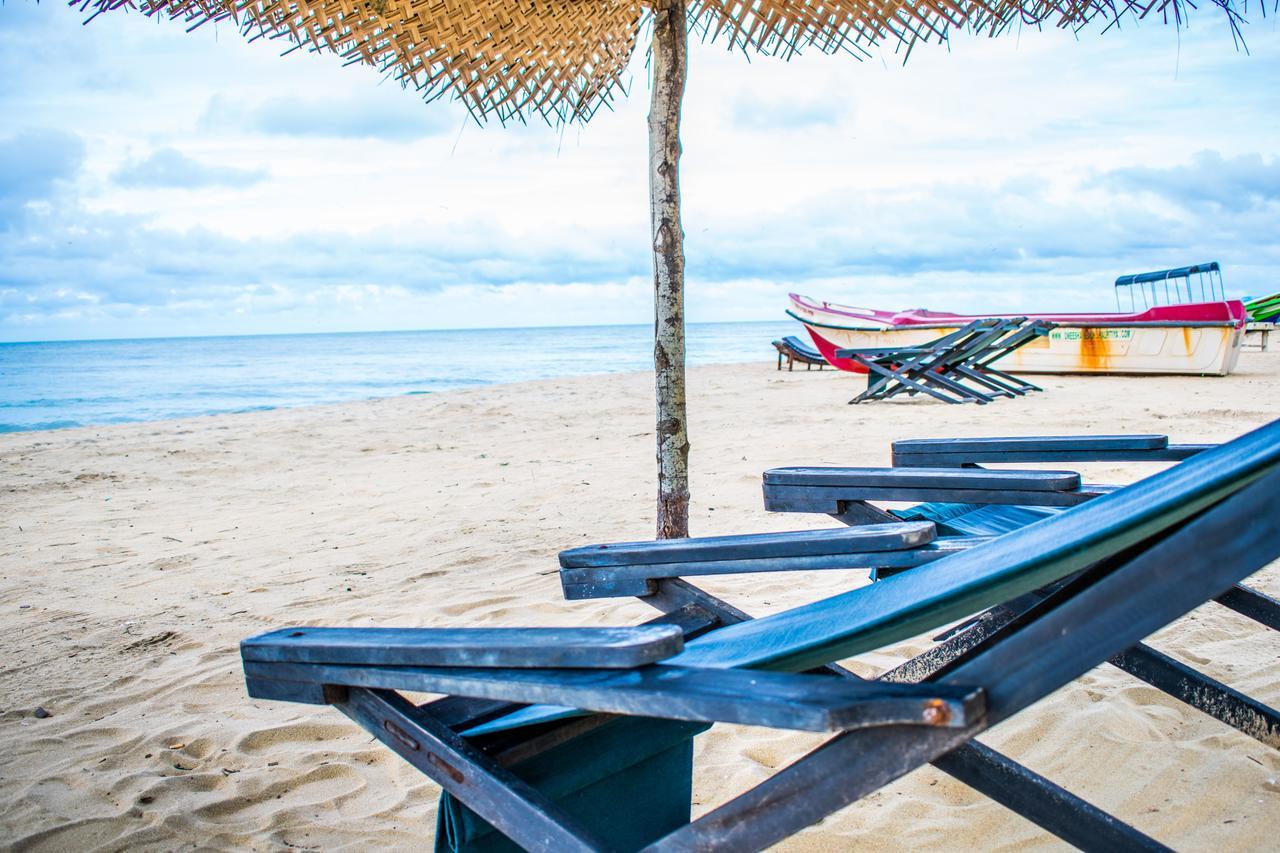 Omeesha Beach Hotel Калпития Екстериор снимка