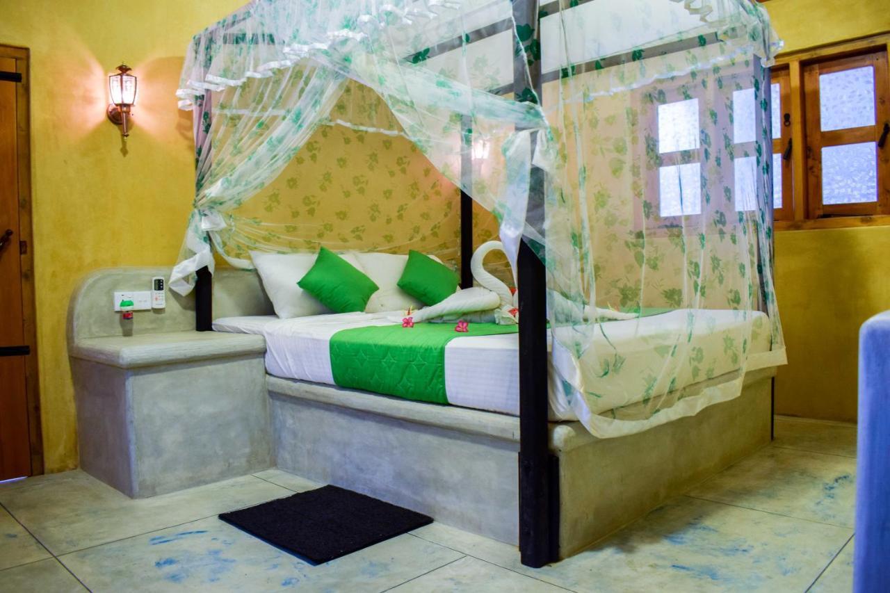 Omeesha Beach Hotel Калпития Екстериор снимка