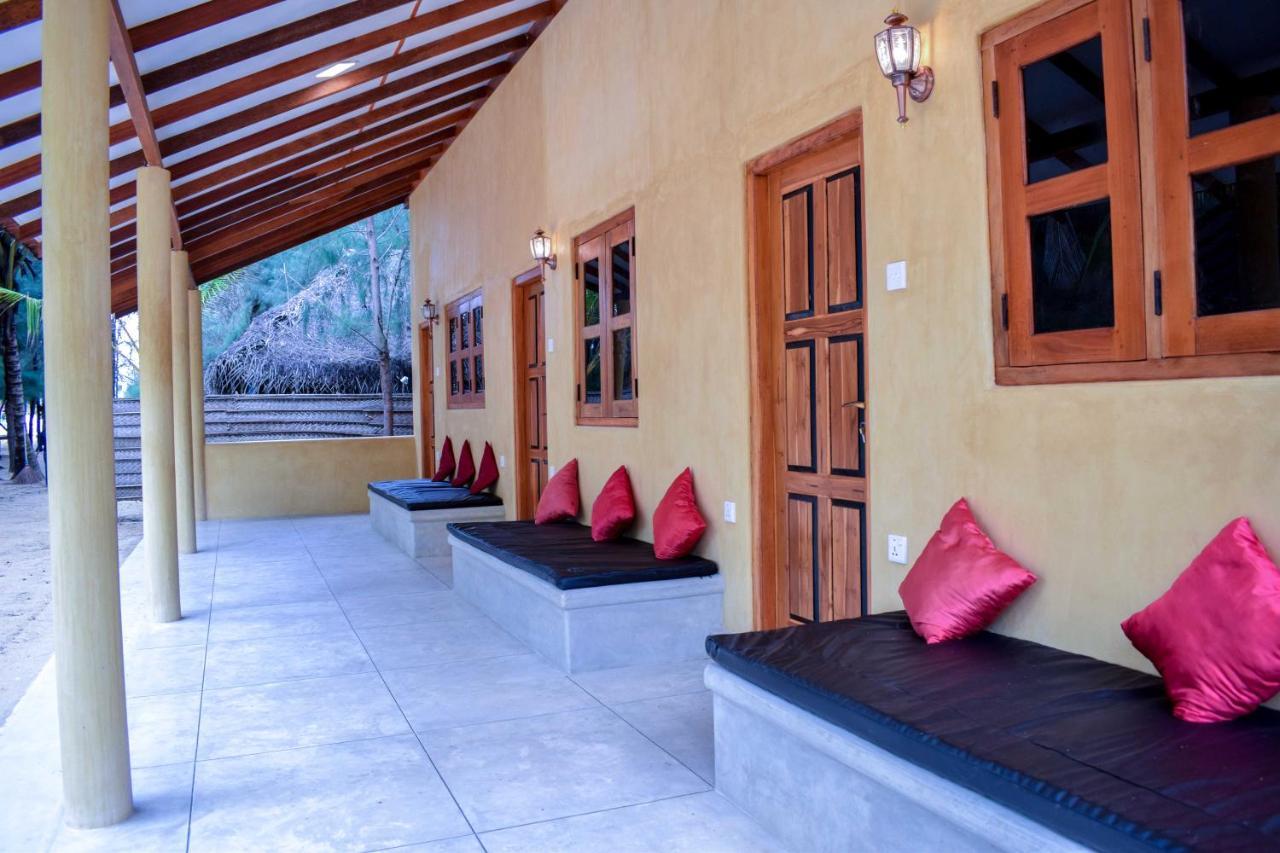 Omeesha Beach Hotel Калпития Екстериор снимка