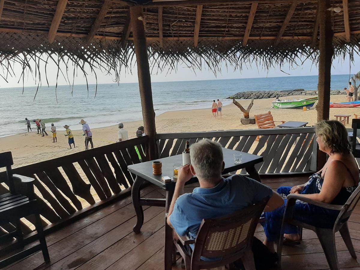 Omeesha Beach Hotel Калпития Екстериор снимка